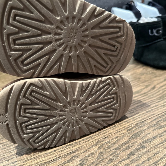 Adorable UGG boots with Pink Bows Size 6 - Picture 4 of 6